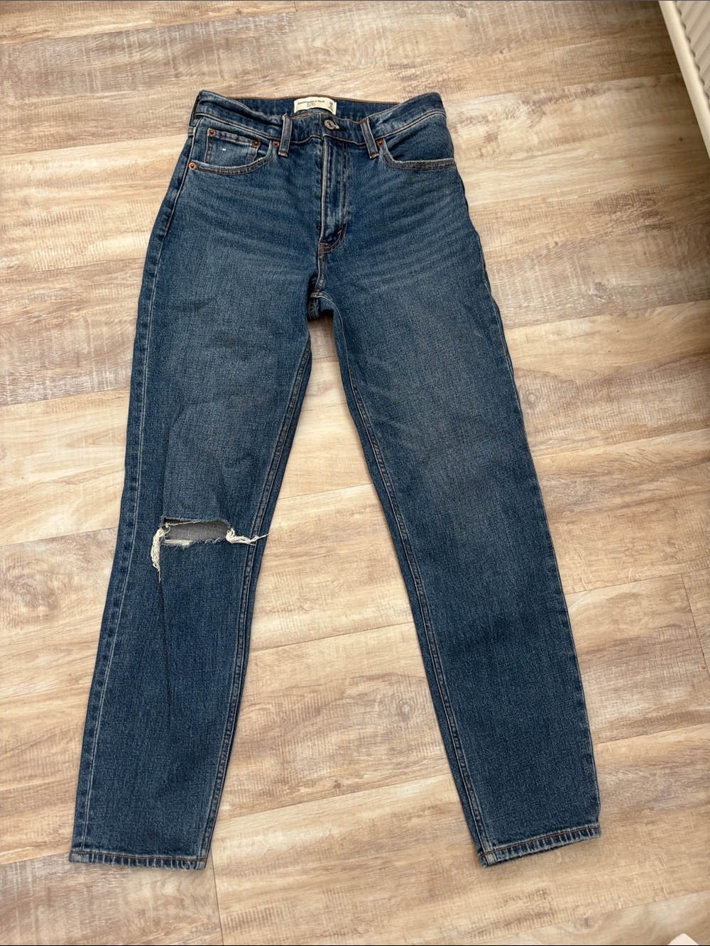 Abercrombie & Fitch Mom High-Rise Jeans in Indigo